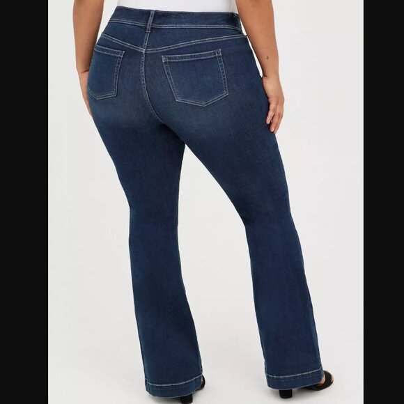 Torrid Super Soft Mid-Rise Flare Jeans Dark Wash Size 20 Tall (34.5" Inseam) - Picture 2 of 9